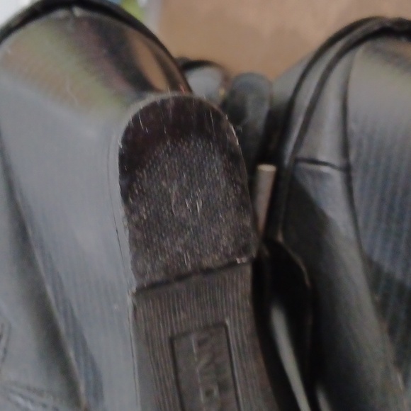 Union Bay Wmn's 7 Blk belt-strap mid heel boots - Picture 9 of 11